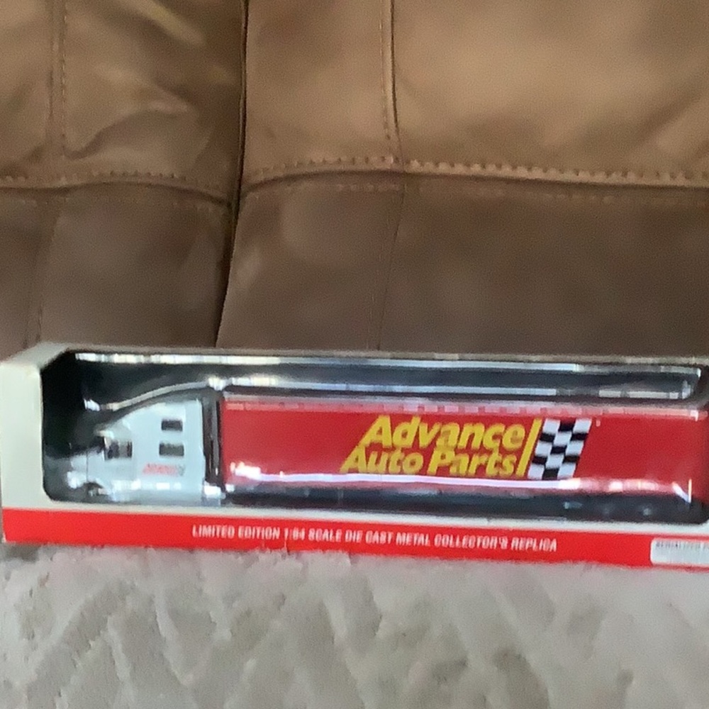 Advance Auto SpecCast 2000 Metal Tractor Trailer